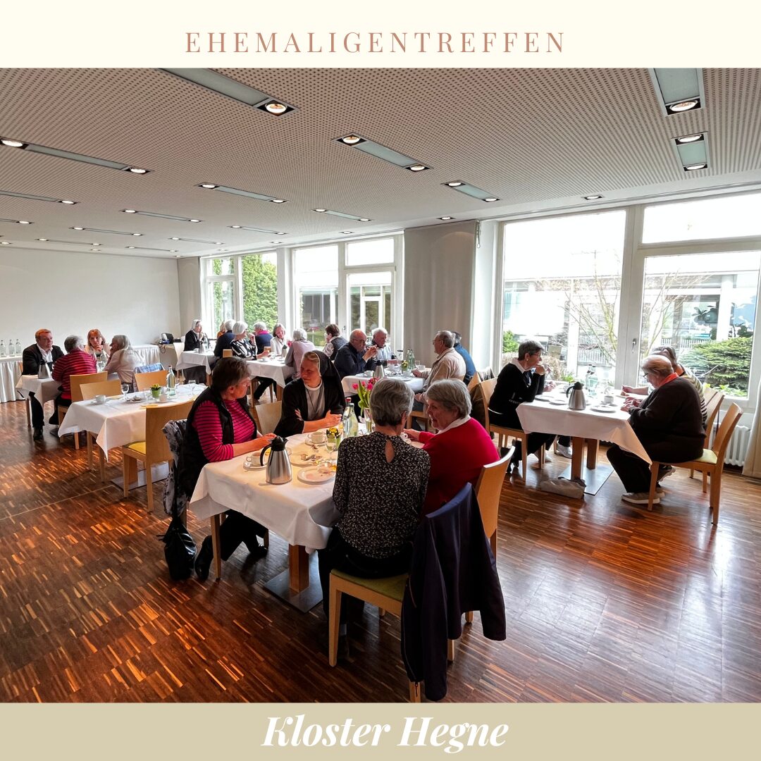 Speiseraum in dem Rentner Kaffee und Kuchen genießen und sich unterhalten