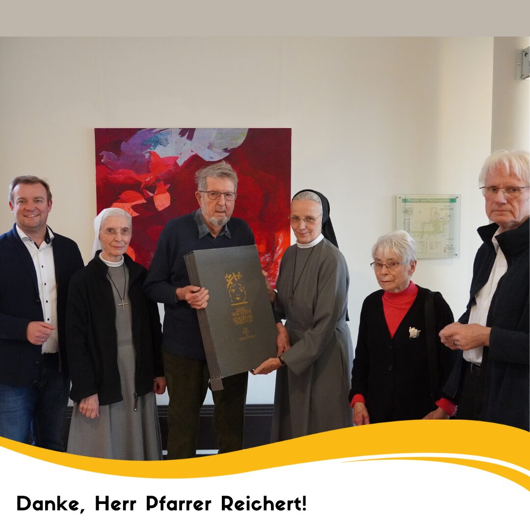 sechs Personen bei der Übergabe der singener Triologie vor einem abstrakten Gemälde