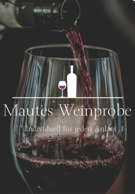 im Hintergrund ein Weinglas in das Rotwein gegossen wird im Vordergrund steht "Mautes Weinprobe Individuell für jeden Anlass"